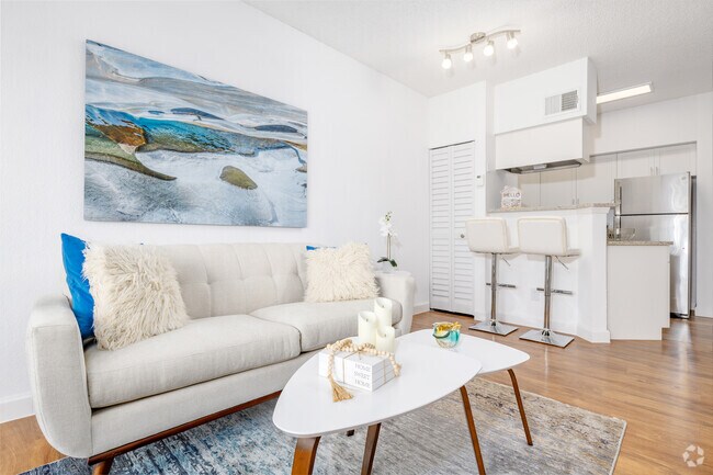 Ashling 1BR, 1BA - 750SF - Living Room