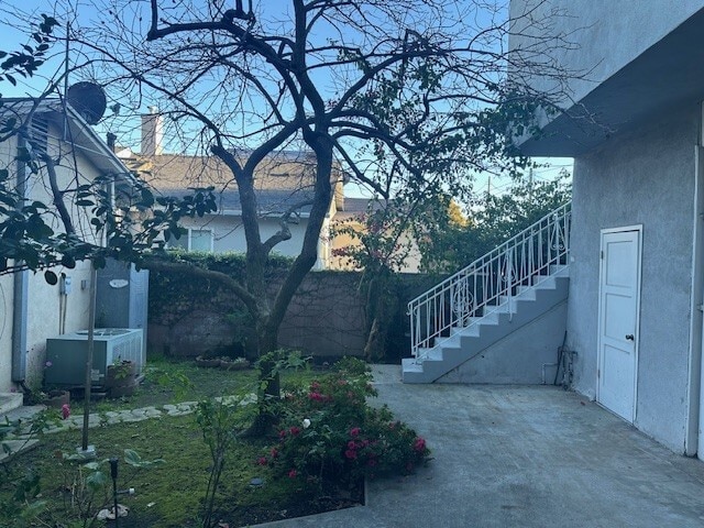 Entry - 2135 Selby Ave Unit B