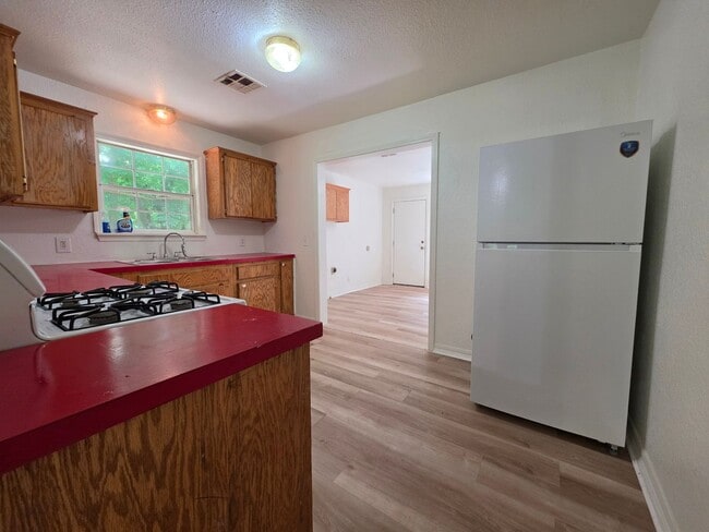 Photo - 3 Bed 2 Bath at Shawnee