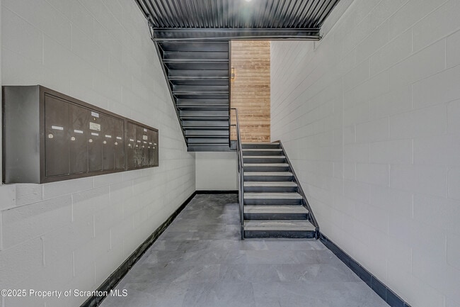 Photo - 215 Hickory St