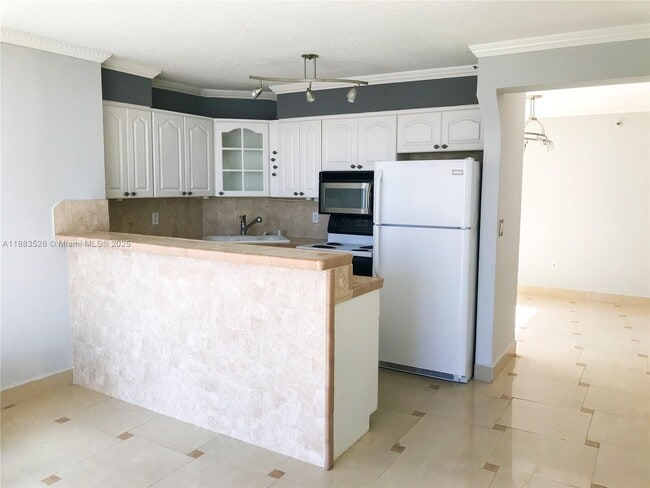 Photo - 2642 Collins Ave Unit 406