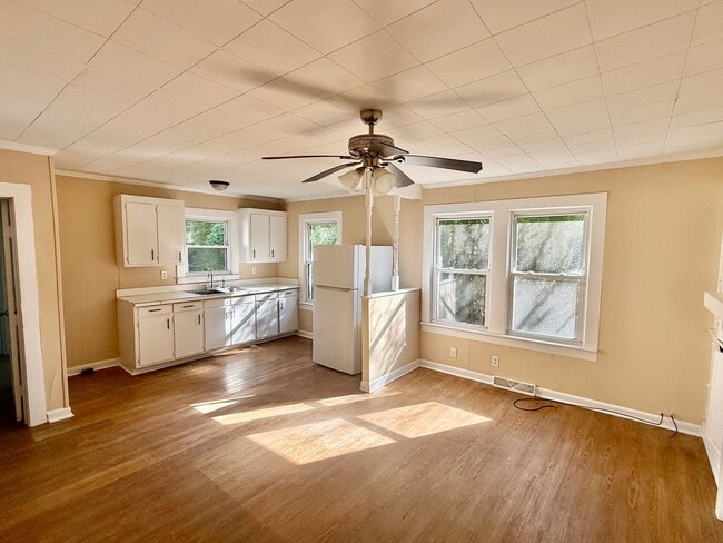 Photo - Three bedroom, 1 bath house in Burlington