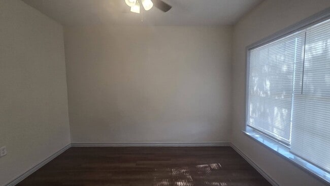 Photo - 305 E Nettie Ave