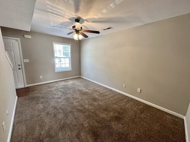 Photo - 855 Tracy Ln