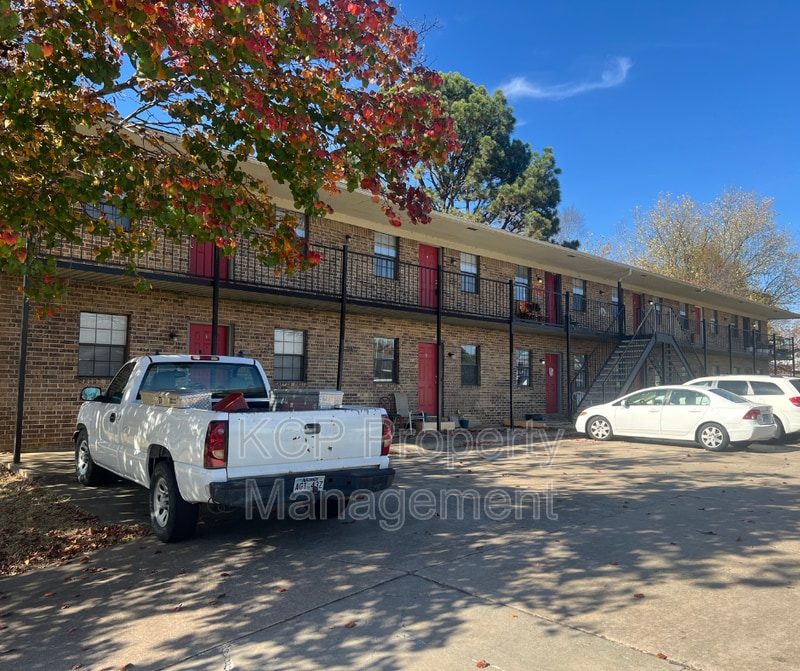 Photo - 340 W Dogwood St