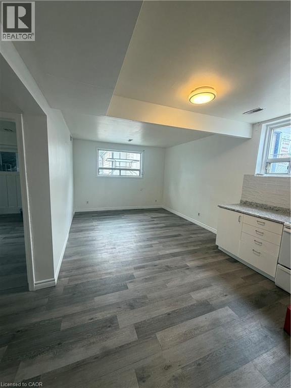 Photo - 1576 Barton St E