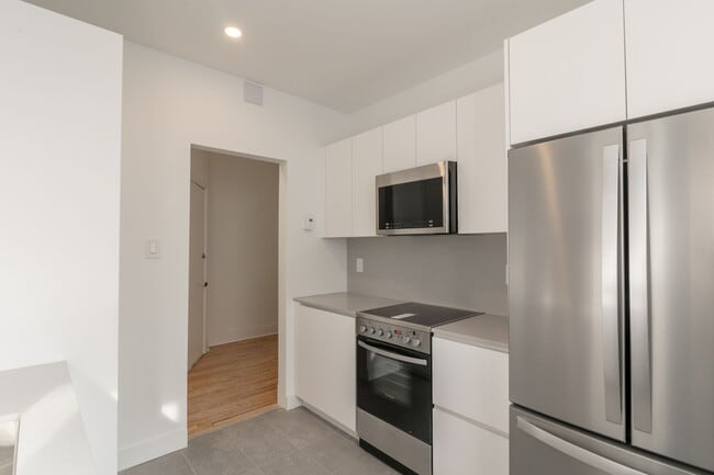 Building Photo - 4890 Queen Mary Road Unit 3