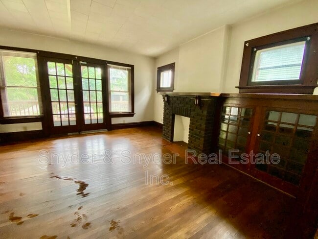 Photo - 400 Cloverdale Ave