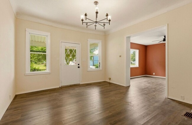 Photo - 123 Woodside Ln Unit Lower 2