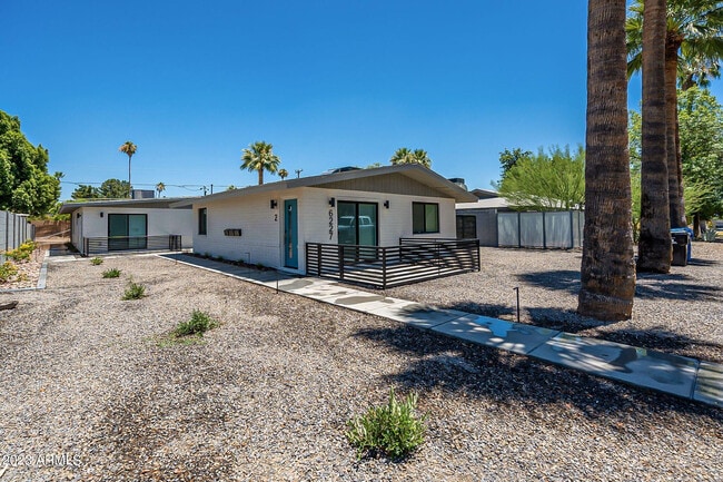 Building Photo - 6227 N 13th Pl Unit Apt 2