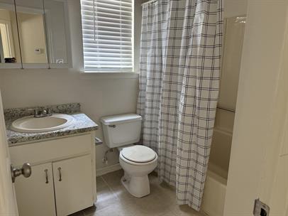 Photo - 930 Lakeside Dr