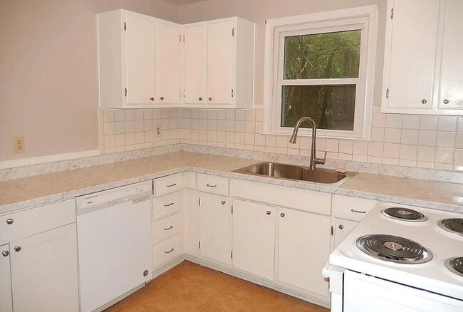 Photo - 1641 Mayhew St