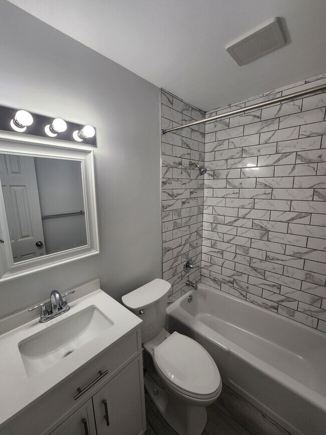Photo - 529 Hillsborough St