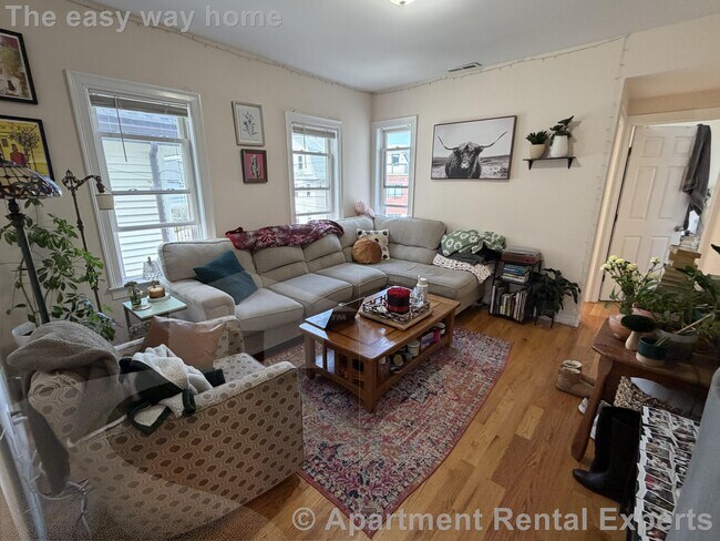 Photo - 537 Main St Unit #2