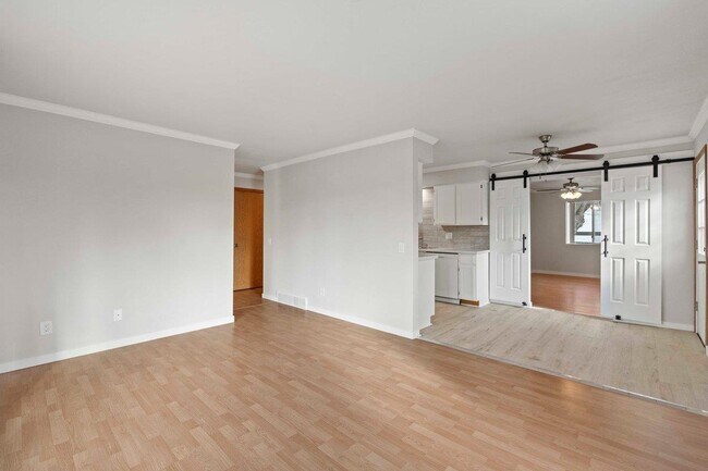 114 W Nelson St