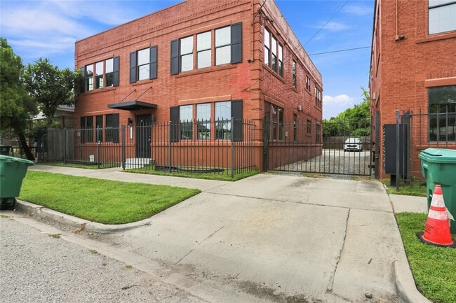 Building Photo - 6819 Avenue C Unit C