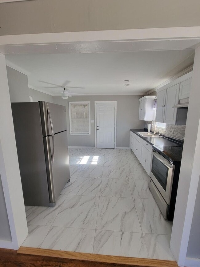 Building Photo - MOVE IN SPECIAL- $300 OFF FIRST MONTH'S RENT