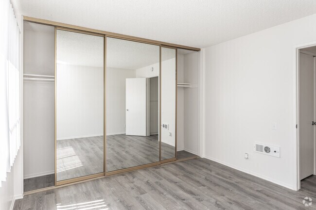 2BR, 1BA - 900SF First Bedroom - Sandpiper Apartments