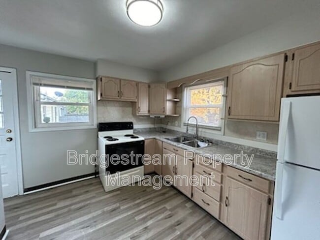 Photo - 3748 St James Ave