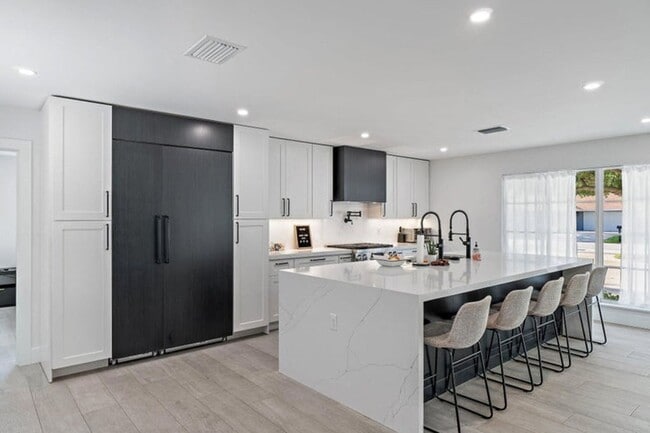 Photo - 4193 Hyacinth Cir N