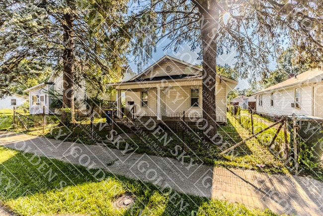 Building Photo - 3104 S Vine St Rental