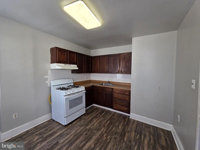 Photo - 604 W 20th St