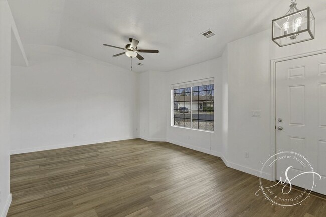 "Beautiful 3-Bed 2-Bath home with a large yard in Ivins!"