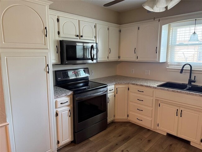 Photo - 1018 Claremont Dr
