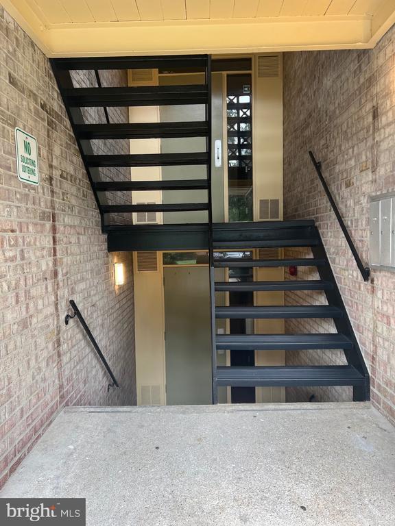 Building Photo - 7260 Donnell Pl Unit C Rental