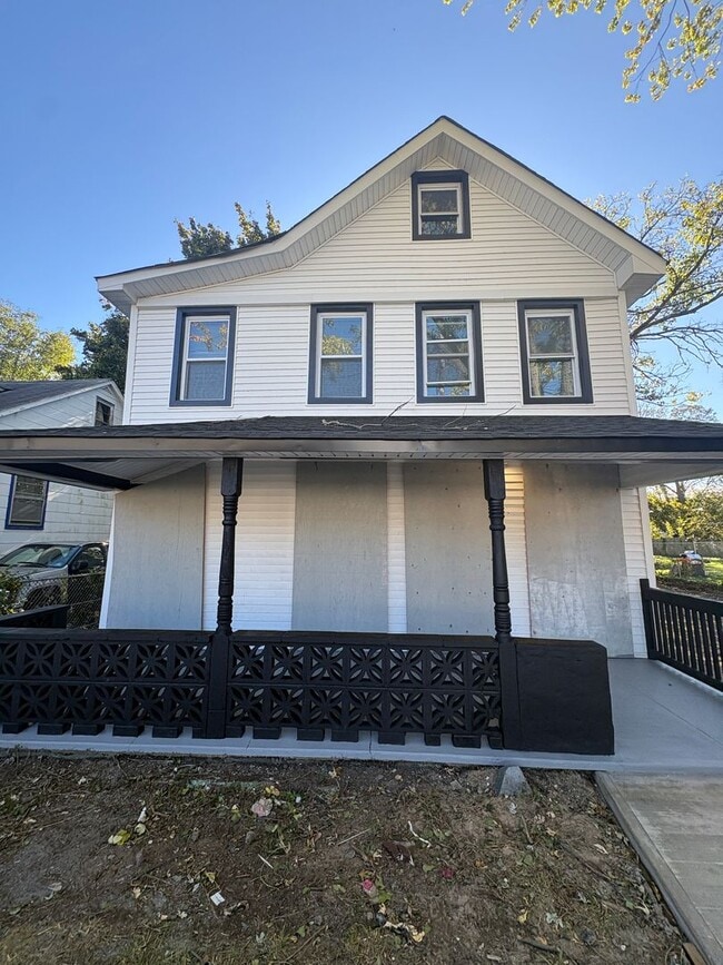 Building Photo - Beautiful, Newly Renovated 4 Bedroom 2 1/2...