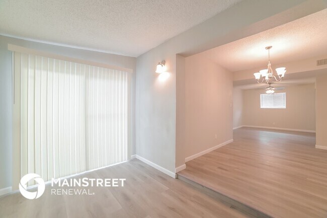 Photo - 1541 E Flower Cir