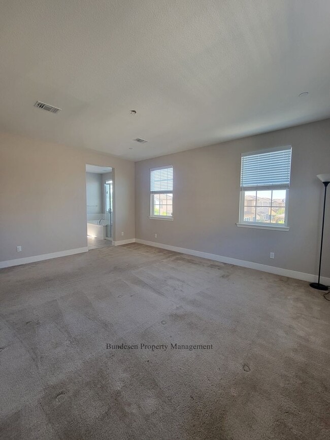 Photo - 1829 Kelly Pl