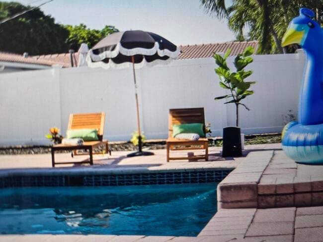 Building Photo - 5700 NE 20th Ave