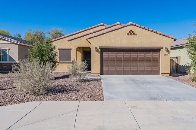 Building Photo - Three Bedrooms & Two Baths - Great Location Rental