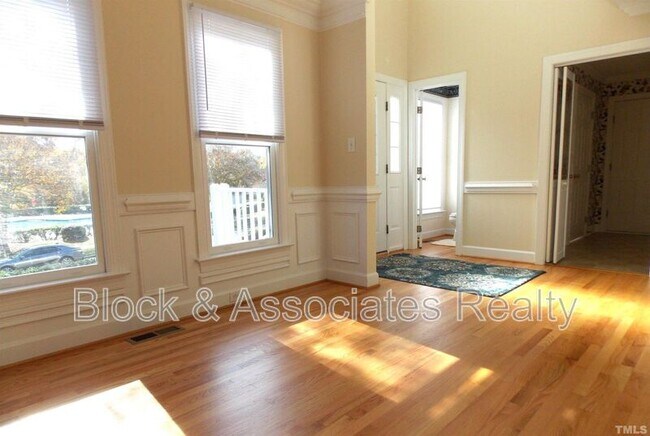 Photo - 1905 Castleburg Dr