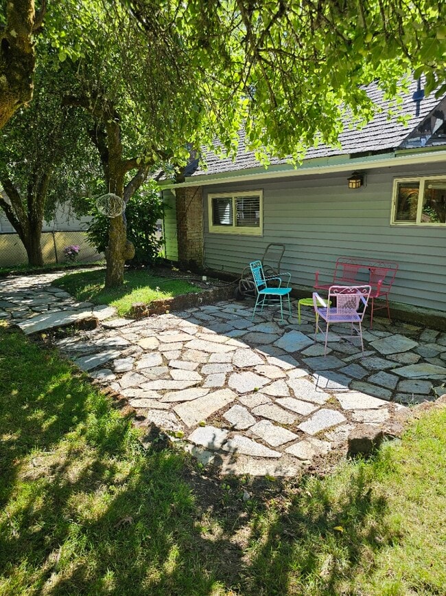 Photo - 1310 18th St NE