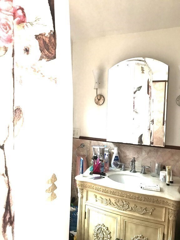 Photo - 1 Longfellow Rd