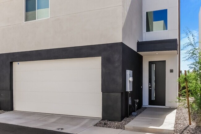 Building Photo - 14251 N 7th St Rental