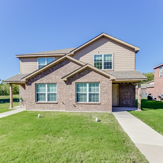 Photo - 1724 Waco St Townhome