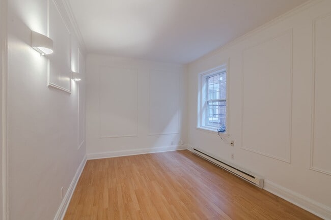 Building Photo - 2060 Rue du Fort Unit 10