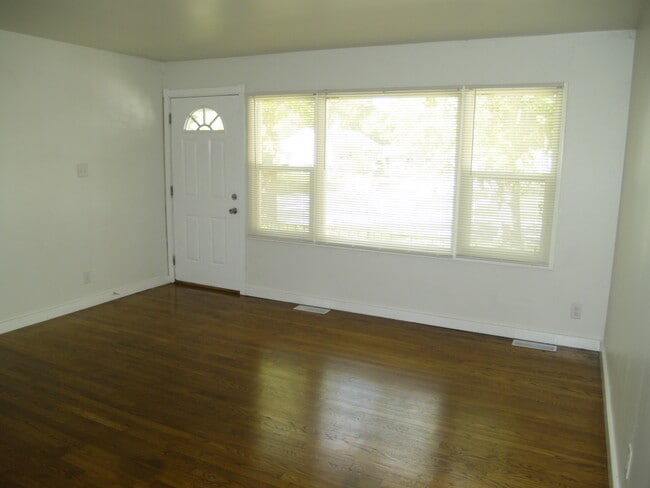 Photo - 22431 Strassburg Ave