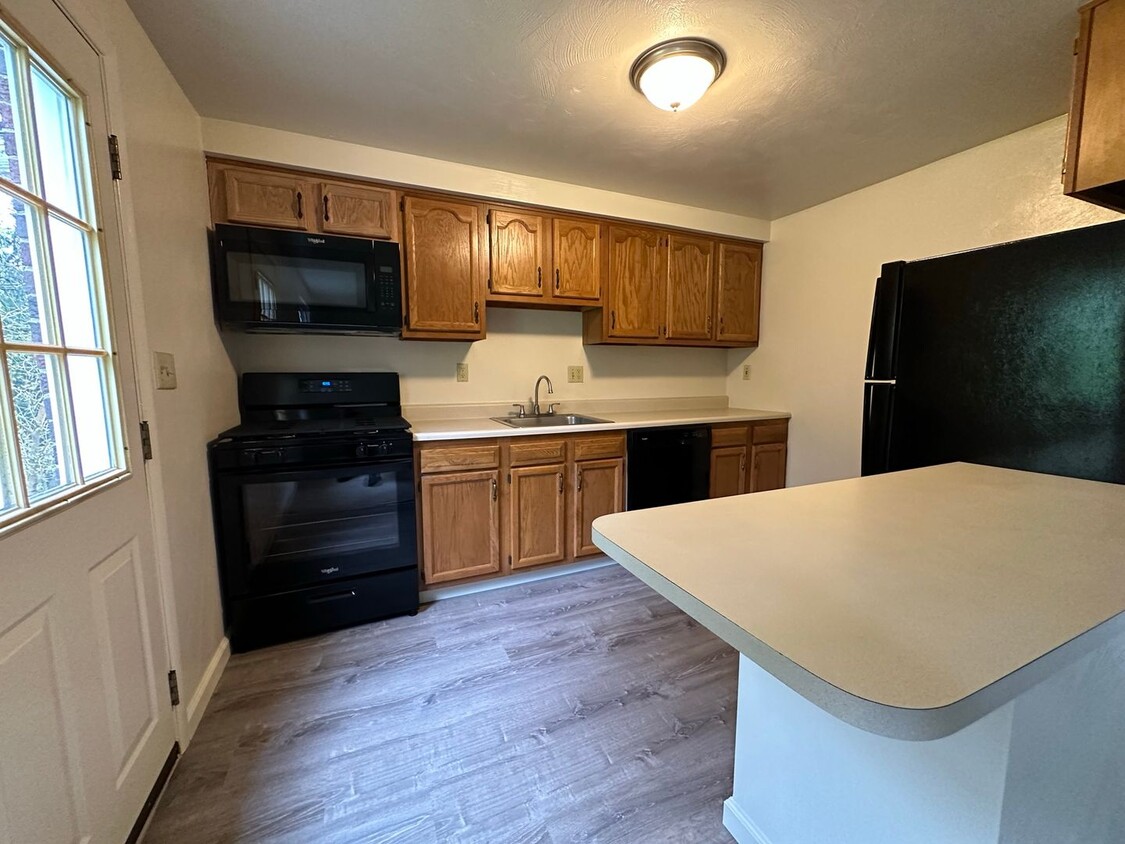 Wonderful Two Bedroom Townhouse in Plum! P... - Wonderful Two Bedroom Townhouse in Plum! P...
