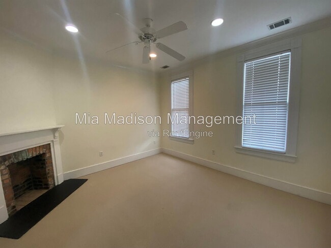 Photo - 302 E 33rd St
