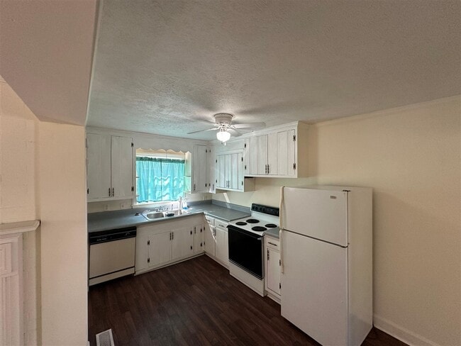 Photo - 1021 Roselawn Way