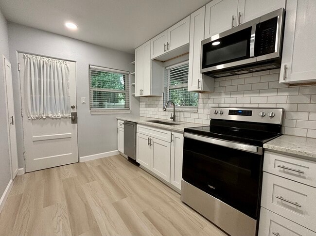 Photo - 718 E South St Unit 718