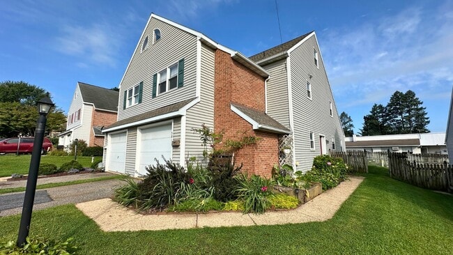 Photo - 381 E Jackson St