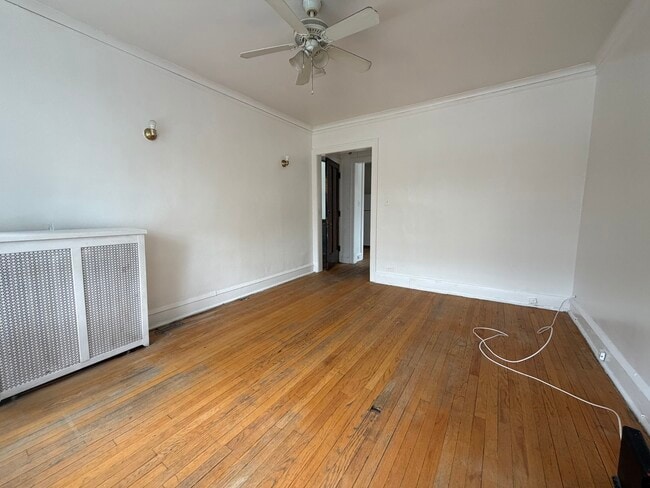 4515 N Hamlin Ave