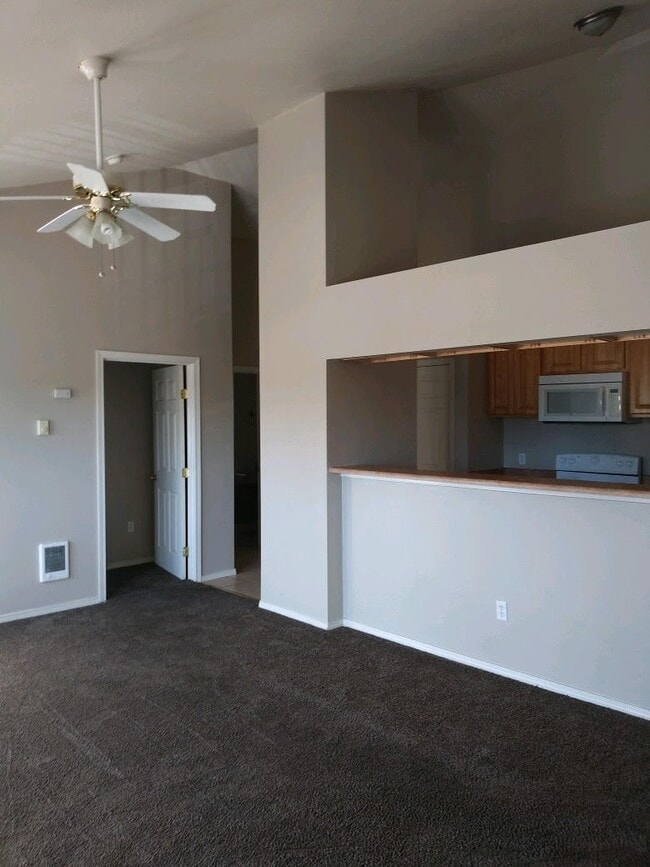 Building Photo - 221 S Glenn St Unit 309