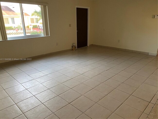 Photo - 535 W 79th Plz