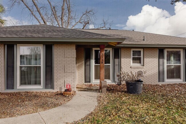 Photo - 2118 Fordham Ln